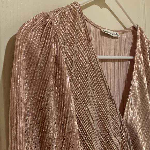 Abercrombie and Fitch Metallic Rose Gold Pleated Wrap Top Blouse Size Small used - Picture 11 of 15